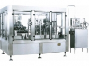 沖瓶灌裝旋蓋三合一機組